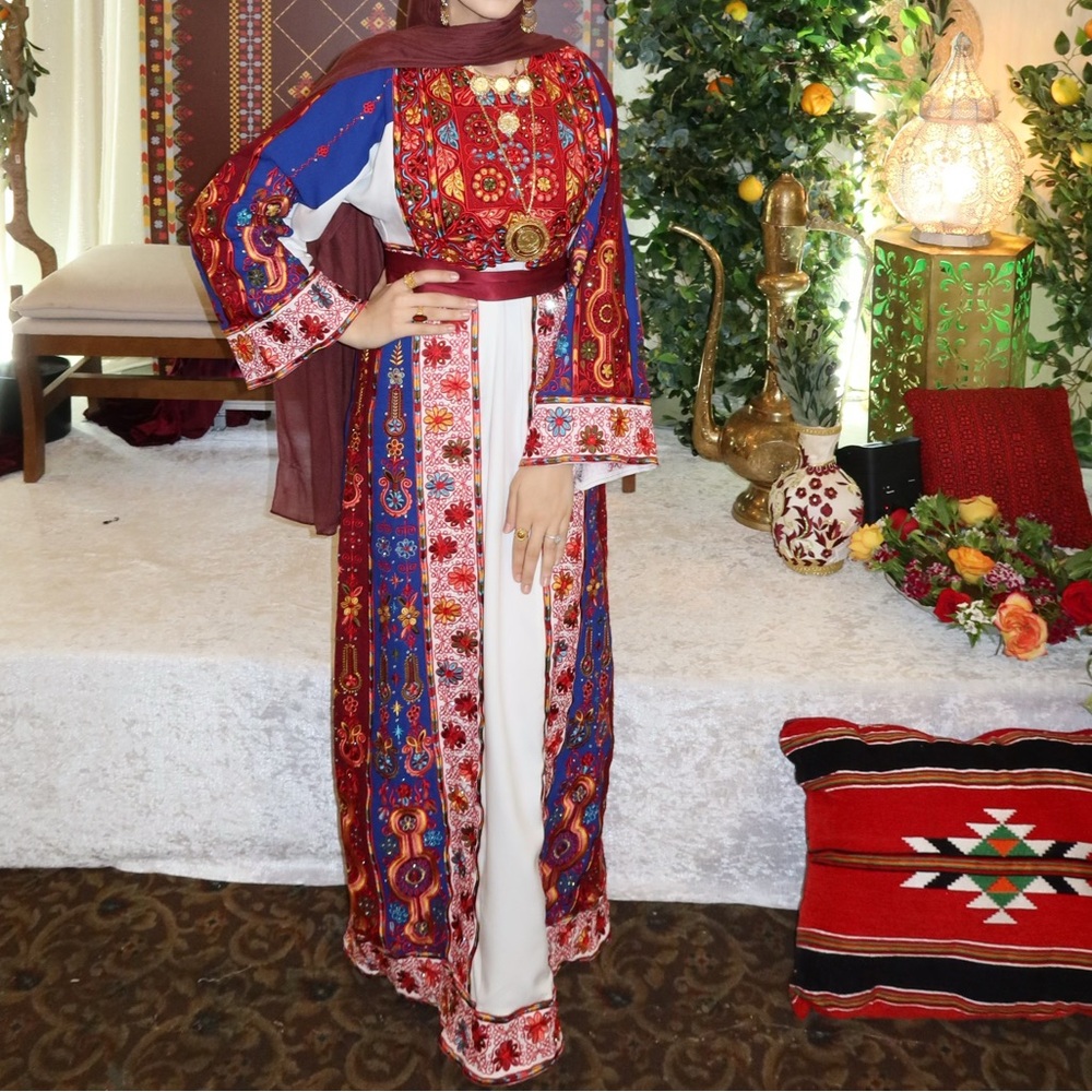 Embroidered Traditional Dress Palestinian Tatreez Thobe
